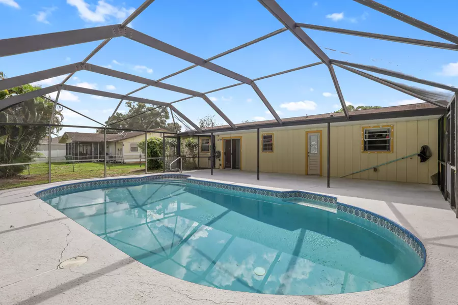 1001 SW Romaine LN, Port Saint Lucie, FL 34953