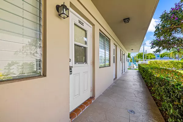 2121 NE 42nd CT 102c, Lighthouse Point, FL 33064