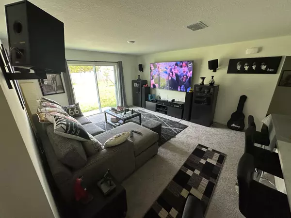 Port Saint Lucie, FL 34983,442 SW Carmelite ST