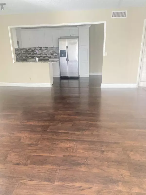 West Palm Beach, FL 33409,1010 Green Pine BLVD D1