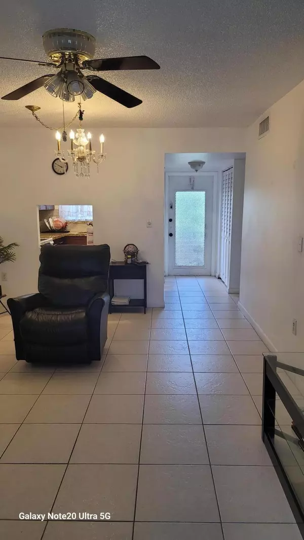 Sunrise, FL 33322,8060 N Sunrise Lakes DR # 305