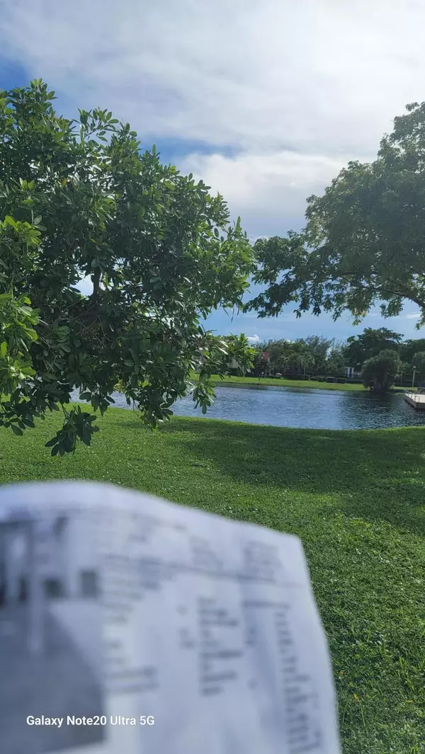 Sunrise, FL 33322,8060 N Sunrise Lakes DR # 305