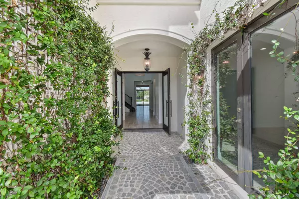 Delray Beach, FL 33446,16323 Pantheon PASS