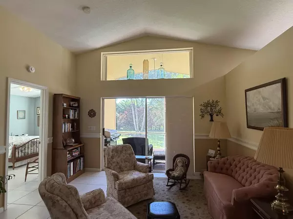 Boynton Beach, FL 33437,5820 Royal Club DR