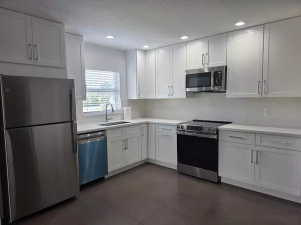 Jupiter, FL 33477,717 S Us Highway 1 608