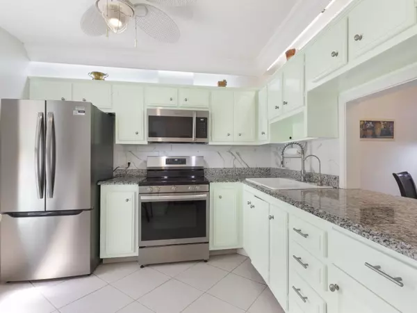 Lake Worth, FL 33467,857 Worcester LN B