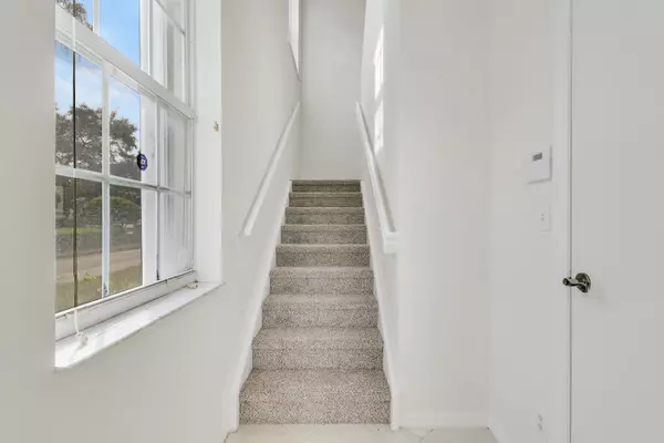 Tequesta, FL 33469,110 Lighthouse CIR C