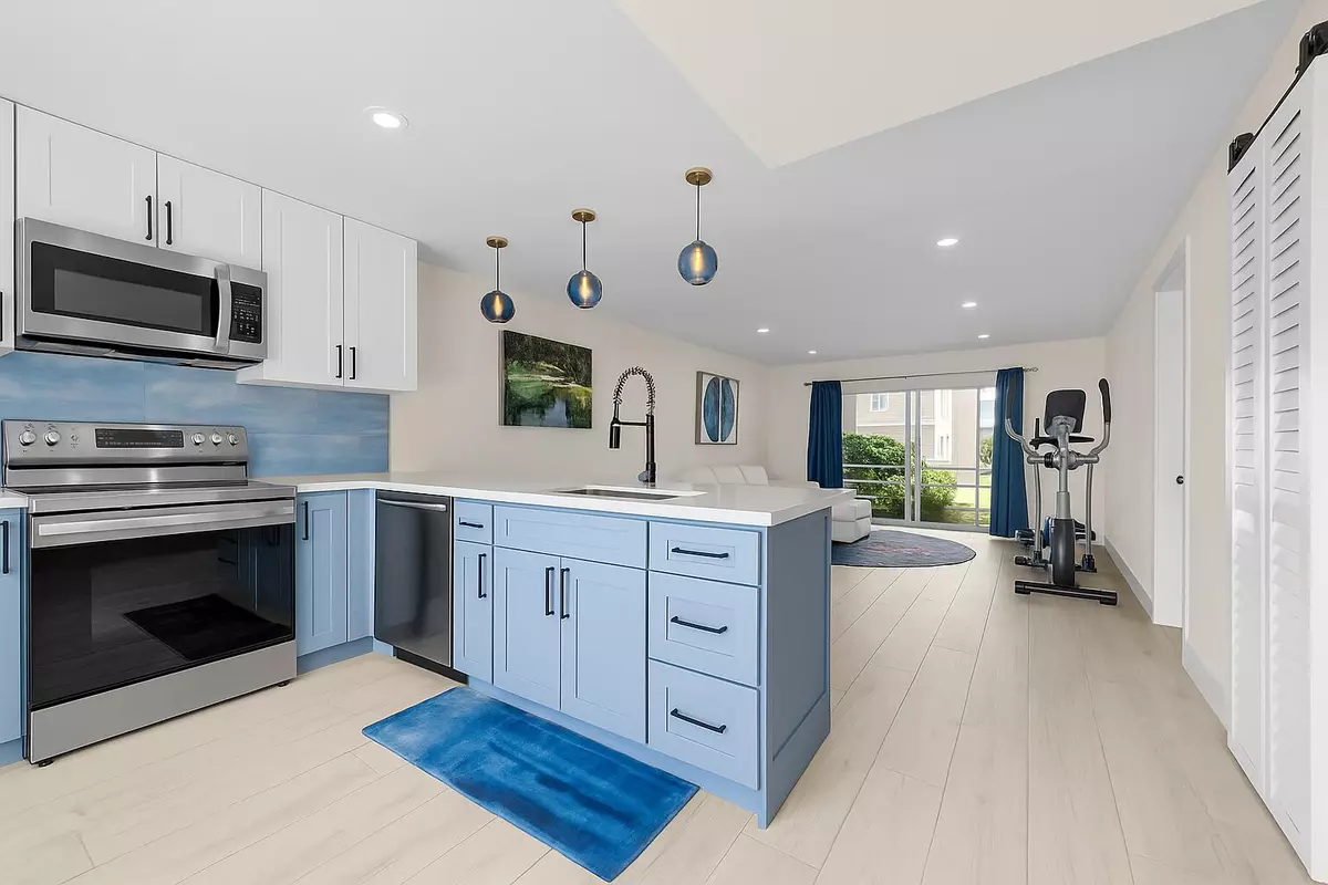 Lauderhill, FL 33319,3551 Inverrary DR 203