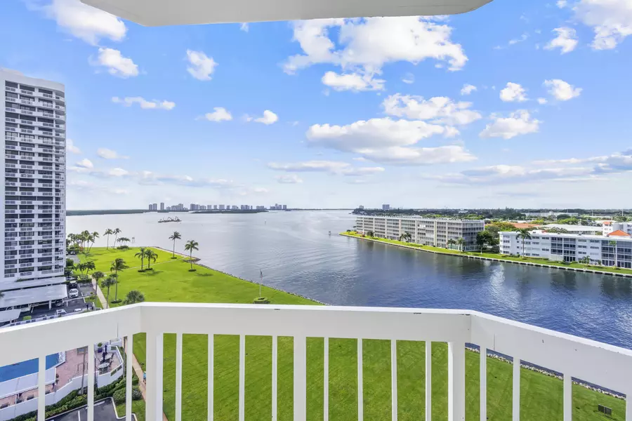 123 Lakeshore DR 943, North Palm Beach, FL 33408