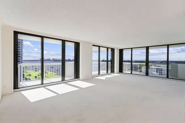 North Palm Beach, FL 33408,123 Lakeshore DR 943