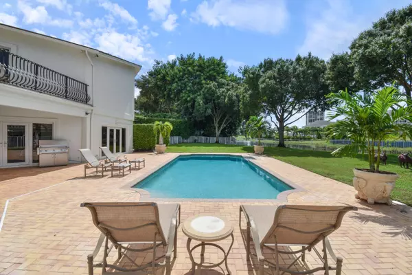 West Palm Beach, FL 33401,2801 Embassy DR