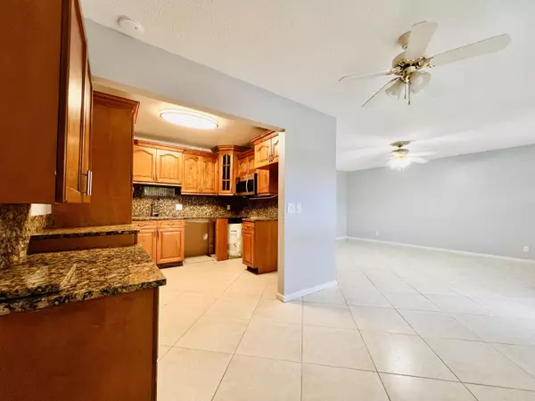 210 Somerset K, West Palm Beach, FL 33417
