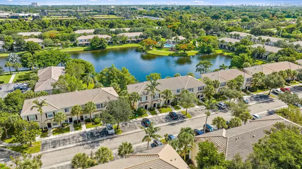 West Palm Beach, FL 33417,5052 Palmbrooke CIR