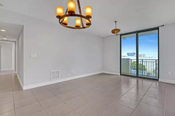 West Palm Beach, FL 33401,610 Clematis ST 618