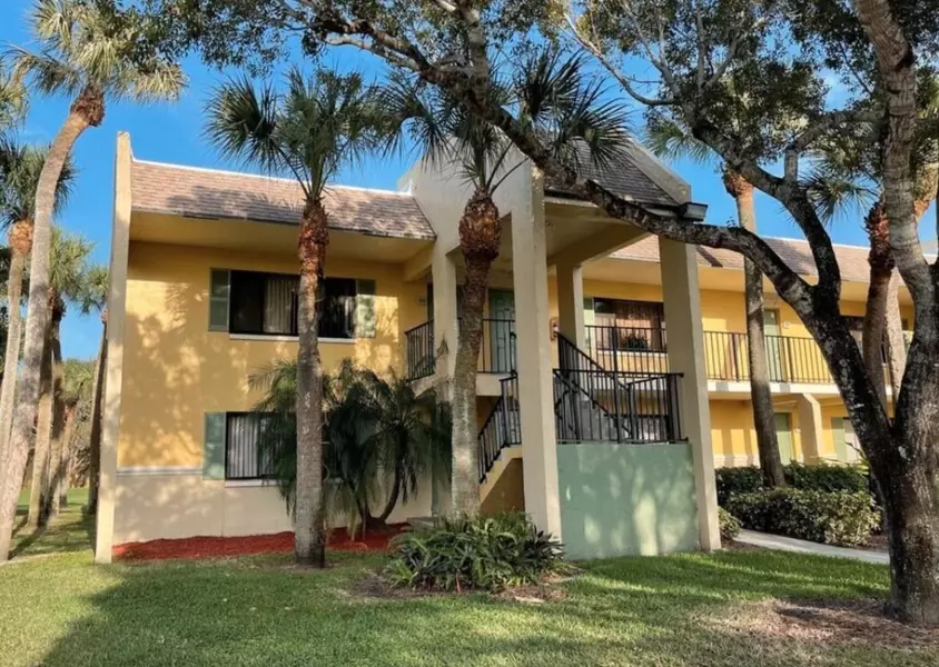 901 Meadows CIR 901, Boynton Beach, FL 33436