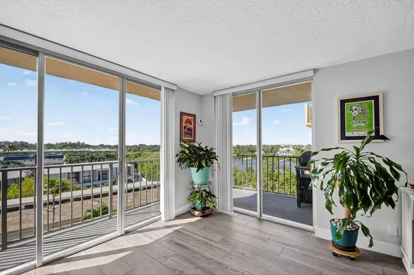 South Palm Beach, FL 33480,3581 S Ocean BLVD 5-D