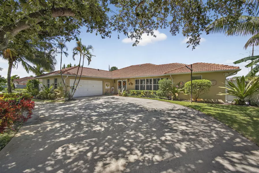 7625 Clarke RD, Lake Clarke Shores, FL 33406