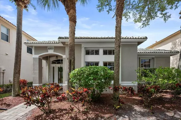 8203 Calterra DR, Palm Beach Gardens, FL 33418
