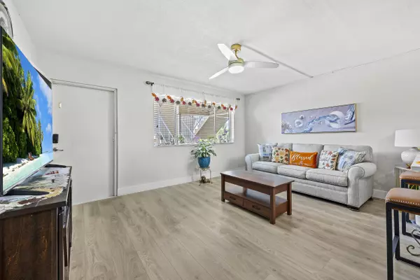 Palm Springs, FL 33461,200 E Village Green CIR 202