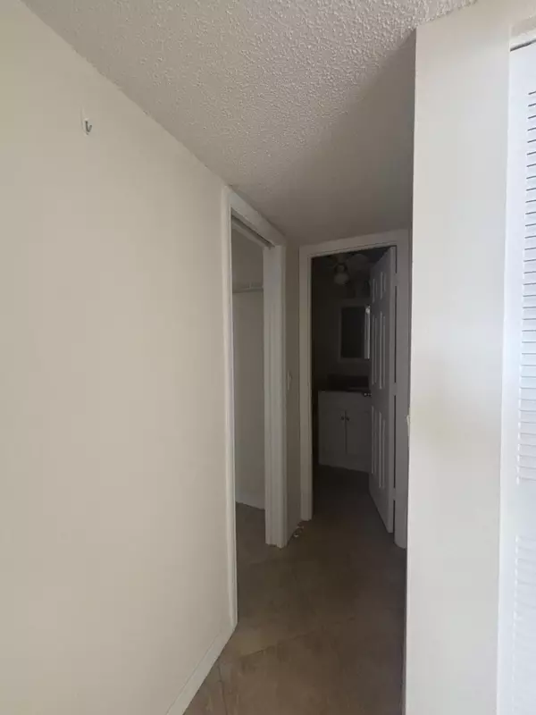 West Palm Beach, FL 33401,480 Executive Center DR 2c