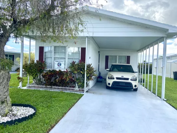 8 Florencia Ln, Port Saint Lucie, FL 34952