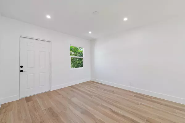 West Palm Beach, FL 33405,5004 Webster AVE