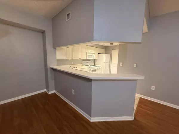 2730 Anzio CT 208, Palm Beach Gardens, FL 33410