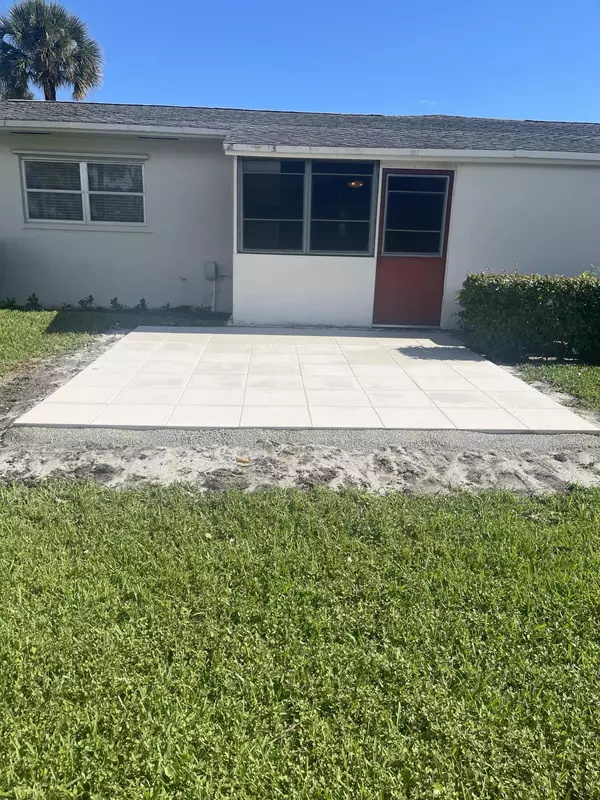 West Palm Beach, FL 33415,2731 W Emory DR F