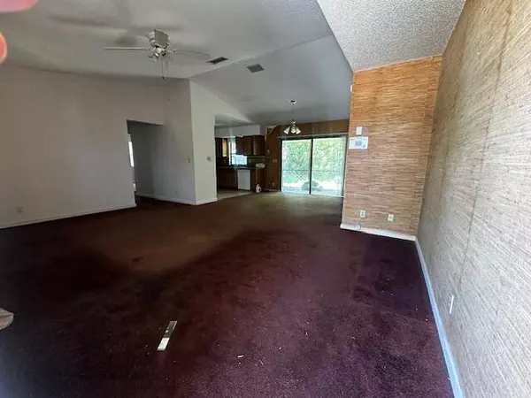 Riviera Beach, FL 33407,203 W Canterbury DR