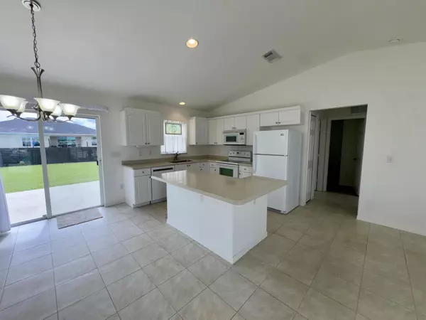 Port Saint Lucie, FL 34953,962 SW Haleyberry AVE