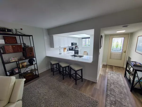 Jensen Beach, FL 34957,1600 NE Dixie HWY 9-102