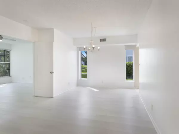 Boca Raton, FL 33433,6245 Old Court RD 102