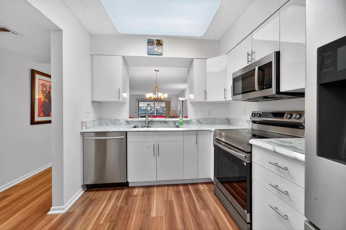 Delray Beach, FL 33484,6065 Pointe Regal CIR 407