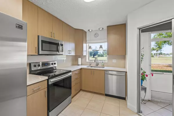 Lake Worth, FL 33467,3871 Via Poinciana 104