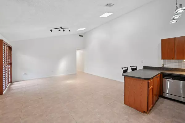 Palm Beach Gardens, FL 33418,5448 Eagle Lake DR