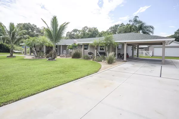 Vero Beach, FL 32968,2935 1st LN