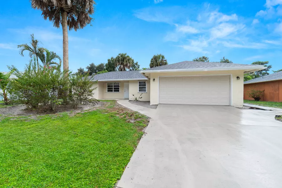 1064 SE Euclid LN, Port Saint Lucie, FL 34983