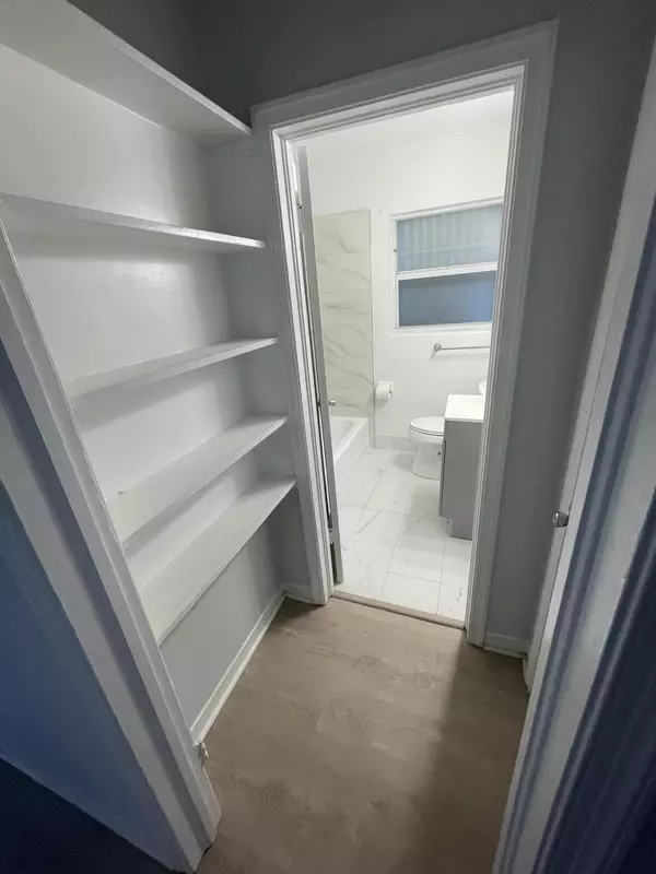 West Palm Beach, FL 33407,5213 Spruce AVE 5215