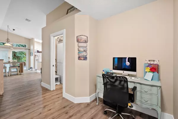 Stuart, FL 34997,8897 SW Fishermans Wharf Drive DR