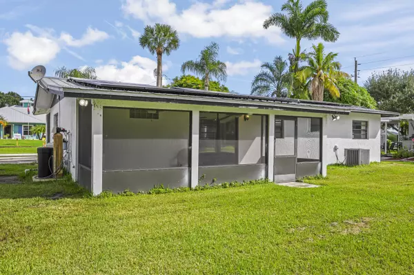 Palm City, FL 34990,872 SW 30th ST