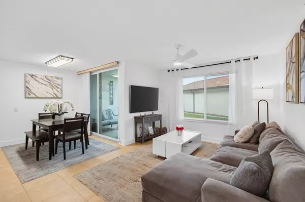 1202 Villa CIR, Boynton Beach, FL 33435