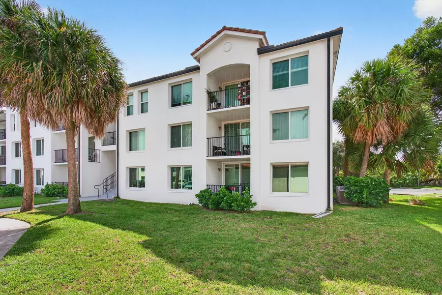 1202 Villa CIR, Boynton Beach, FL 33435
