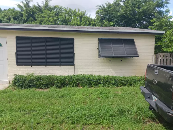 West Palm Beach, FL 33415,1527 Live Oak DR