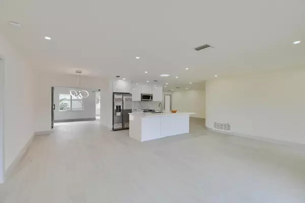 Boca Raton, FL 33486,800 W Camino Real