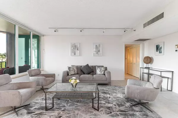 Boca Raton, FL 33432,120 SE 5th AVE Ph22