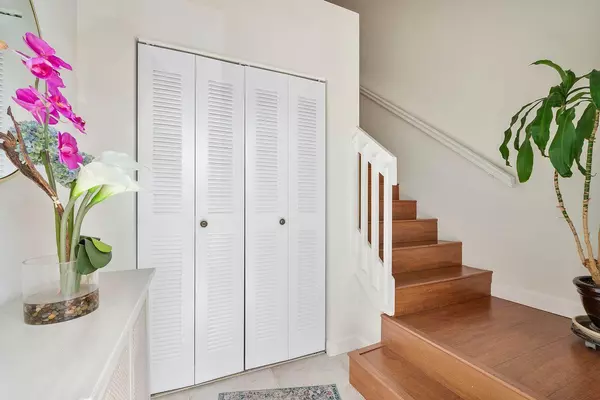 Boynton Beach, FL 33437,9748 Pavarotti TER 201