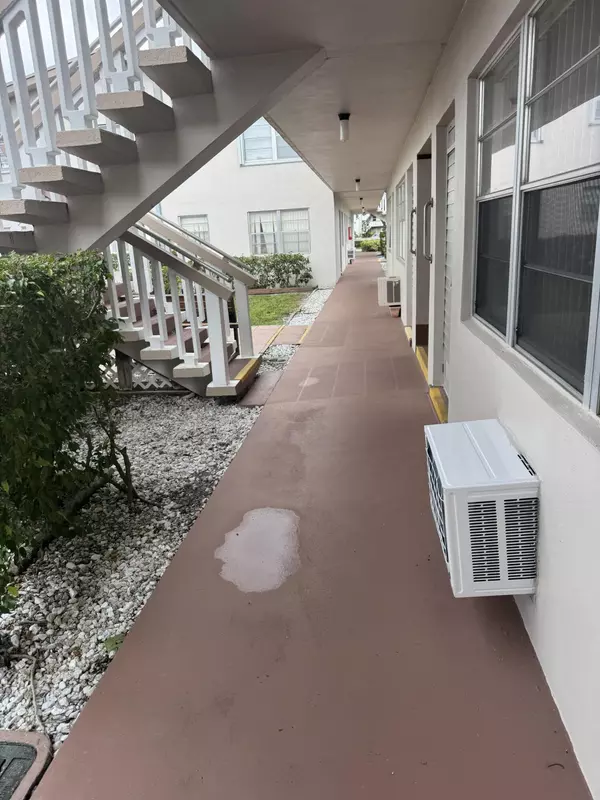 West Palm Beach, FL 33417,190 Bedford H