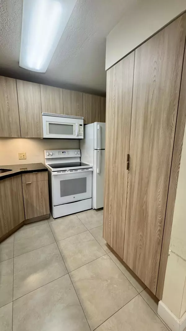 Greenacres, FL 33415,719 Sunny Pine WAY B1