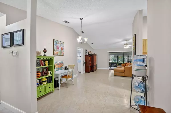 Boynton Beach, FL 33426,15 Farnworth DR