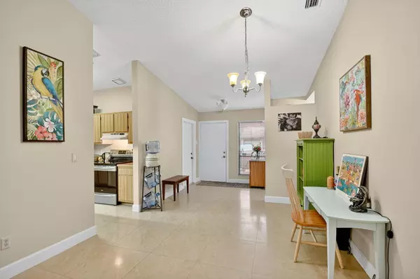 Boynton Beach, FL 33426,15 Farnworth DR